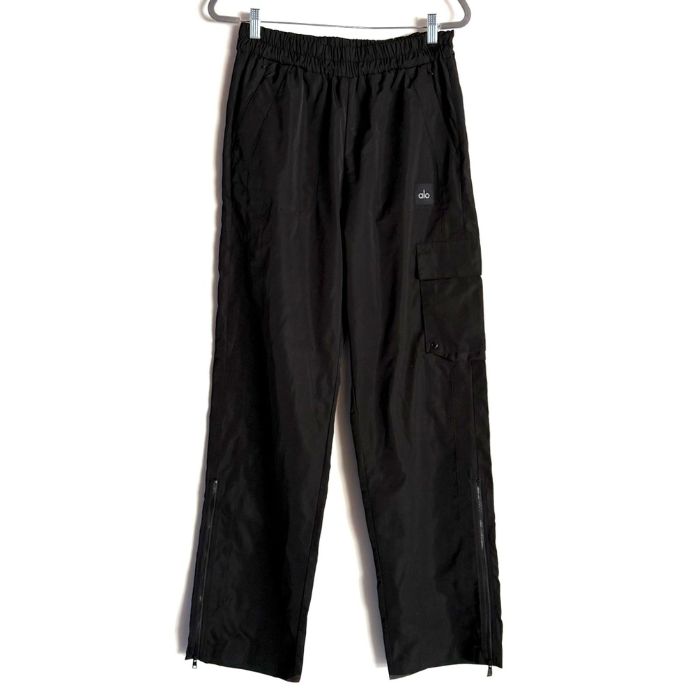 ALO Yoga Women’s Black Cargo Pants with Ankle Zippers
